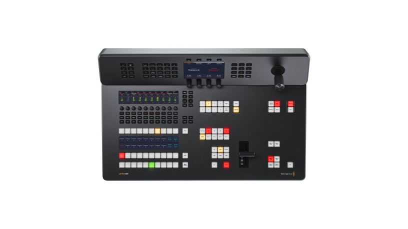 Blackmagic switcher ATEM Television Studio 4K8 con pannello di controllo broadcast