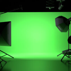 Fondale Chromakey verde per video 6 x 6 m senza cuciture verticali, ignifugo, fortezzato ed occhiellato, con tasca da 10cm sotto, euroclasse Bs1 d0