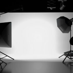 Fondale bianco chromakey per video 6 x 6 m senza cuciture verticali, ignifugo, fortezzato ed occhiellato, con tasca da 10cm sotto, euroclasse Bs1 d0