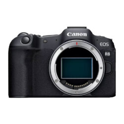Canon EOS R8 con obiettivi RF 24-50mm IS STM e RF 85mm Macro IS STM