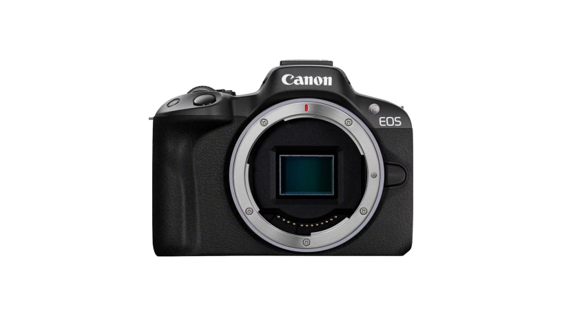 Fotocamera digitale Canon EOS R50 con obiettivo RF-S 18-45mm IS STM