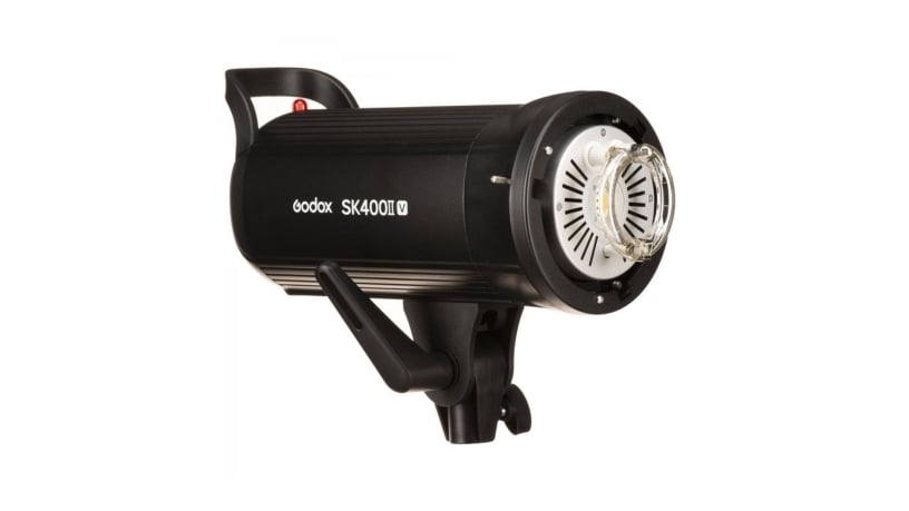 4GOSK400IIVE_Godox_Kit 2 luci LED Godox K-400II-V da 400Ws con parabola, ombrelli, softbox e stativi