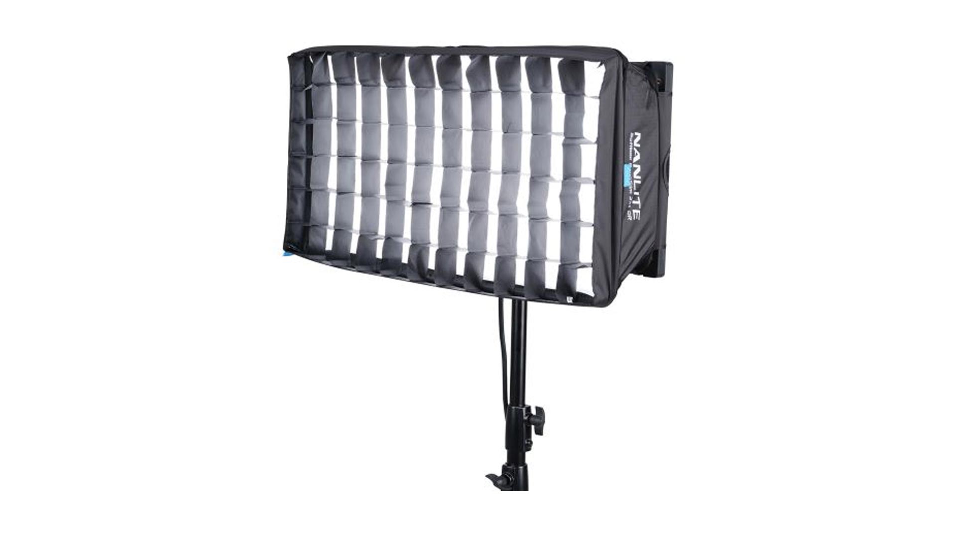 Pannello LED Nanlite PavoSlim 120C con grilia