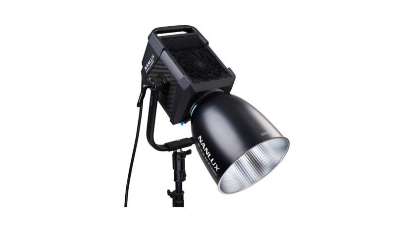 Kit Luce LED Nanlux spot Evoke 2400B bicolore con flight case e riflettore 45 con attacco NL