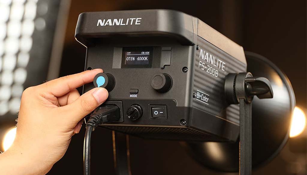Kit Nanlite FS-200B con 2 LED, stativi LS-150-5/8 e trolley