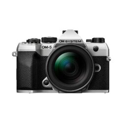 OM System OM-5 Mark II argento con M.Zuiko Digital 12-45mm f4.0 PRO