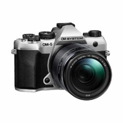 OM System OM-5 MK II argento con M.Zuiko Digital 14-150 mm II 2