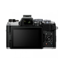 V210020SE010_OLYPUS_Kit OM-SYSTEM Fotocamera OM-5 con M.Zuiko Digital ED 12-40mm F2.8 PRO II – corpo macchina argento