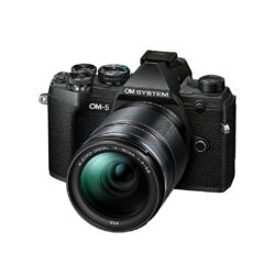 V210021BE000_OLYMPUS-OM-SYSTEM_Kit OM-SYSTEM fotocamera OM-5 con M.Zuiko Digital ED 14-150mm F4-5.6 II – body nero