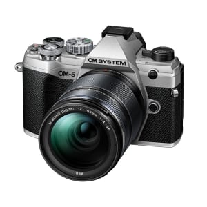 Kit OM-SYSTEM fotocamera OM-5 con M.Zuiko Digital ED 14-150mm F4-5.6 II - silver body