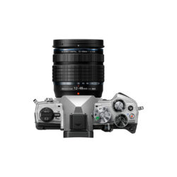 V210022SE000_OLYMPUS-OM-SYSTEM_Fotocamera OM-SYSTEM Kit OM-5 con M.Zuiko Digital ED 12-45mm F4 PRO - body argento