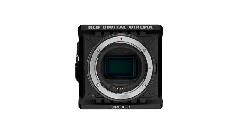 710-0339-00_RED_Videocamera-Red-Komodo-6K-con-adattatore-RF-EF-scheda-CFast-lettore-e-alimentatore