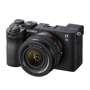 Fotocamera Sony Alpha 7C II full-frame compatta da 33.0 MP con obiettivo FE 28-60mm F4-5.6 - body nero