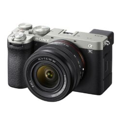Sony Alpha 7C II full-frame compatta da 33.0 MP con obiettivo FE 28-60mm F4-5.6 - fotocamera body argento