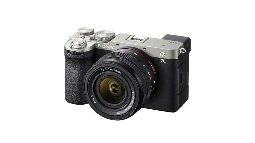 Fotocamera Sony Alpha 7C II full-frame compatta da 33.0 MP con obiettivo FE 28-60mm F4-5.6 - body argento