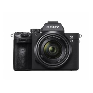 Fotocamera Sony Alpha A7 III con obiettivo Sony FE 28-70mm F3,5-5,6 OSS
