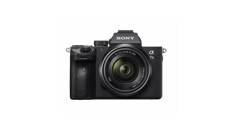 Fotocamera Sony Alpha A7 III con obiettivo Sony FE 28-70mm F3,5-5,6 OSS