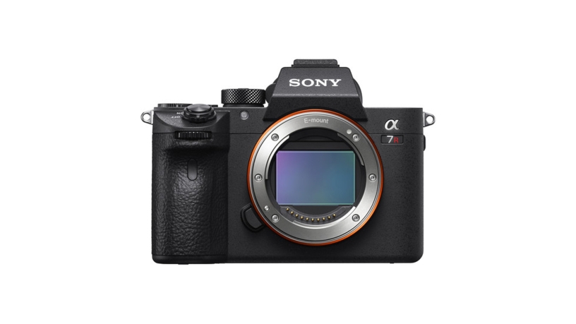 Fotocamera Sony Alpha 7R III Full-frame da 35 mm con attacco Sony E