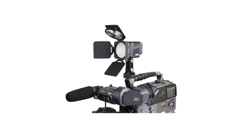 Luce LED COB Swit S-2060 on-camera 110W