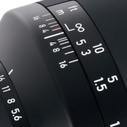 ZF1788_Ottica-Milvus-1.4-35-ZE-attacco-Canon-03