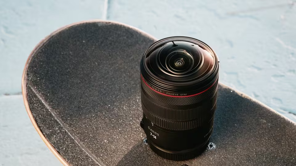 Canon RF 7-14mm F2.8 3.5L FISHEYE ST Obiettivo Fotografico 10