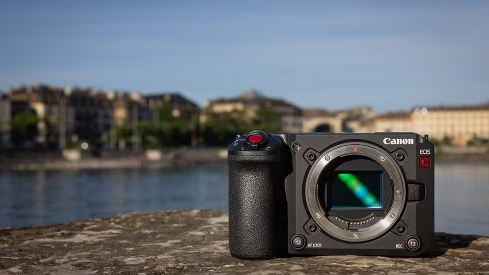 Canon EOS C50 Cinema Camera Full-Frame con attacco RF 10