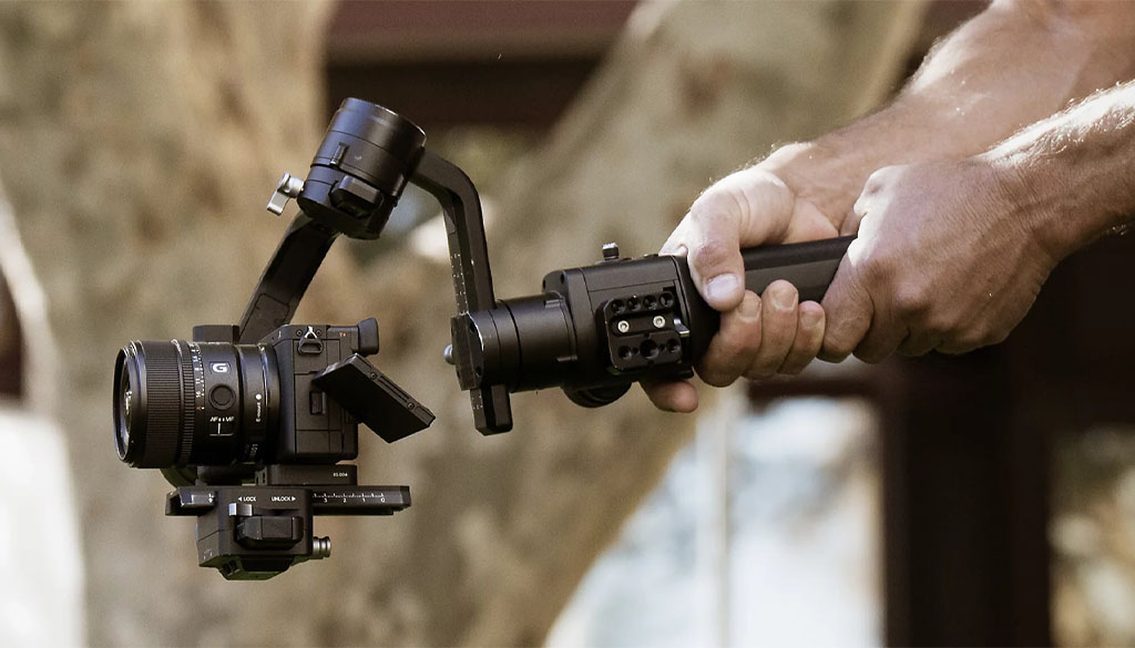 Sony Alpha 6700 premium APS-C con obiettivo Sony PZ 16-50mm F3.5-5.6 OSS II 3