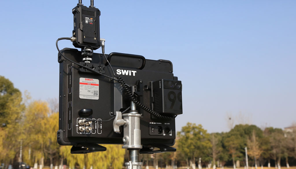 SWIT K15 Monitor da campo FHD da 15.4 con 1500 nit con custodia 3
